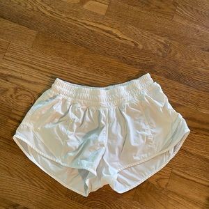Lululemon Hotty Hot Low Rise White Short 2.5”